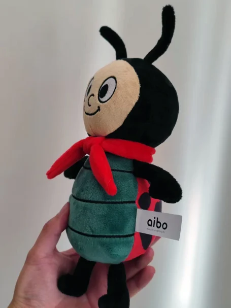 Fleckie Plüschtier von rechts