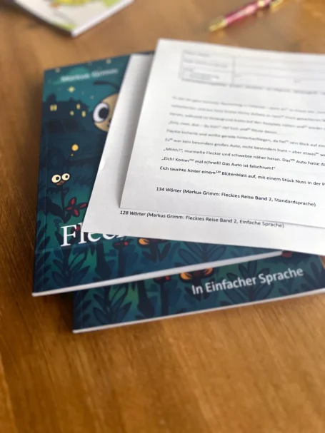 Lautleseprotokolle in Einfacher und Standardsprache auf Büchern